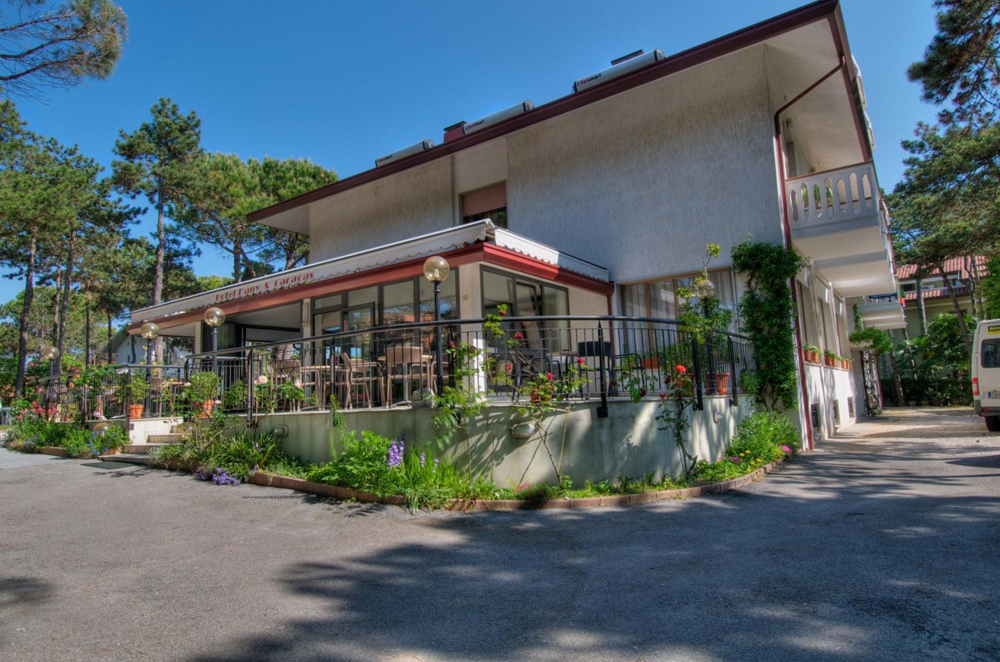Hotel Caracas Lignano Sabbiadoro Exterior photo